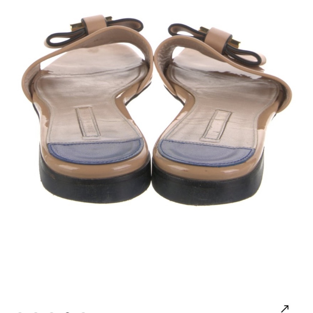Stuart Weitzman Beige Patent Accent Slides - Picture 4 of 5